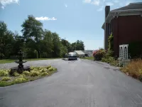 Captain Sweetser's Inn