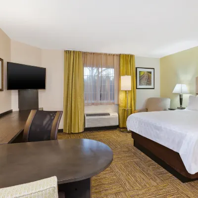 Candlewood Suites HUNTERSVILLE-LAKE NORMAN AREA by IHG Hotels near Blythe Landing Park