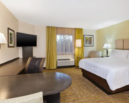 Candlewood Suites 亨特斯維爾湖諾曼區 by IHG 亨特斯維爾酒店