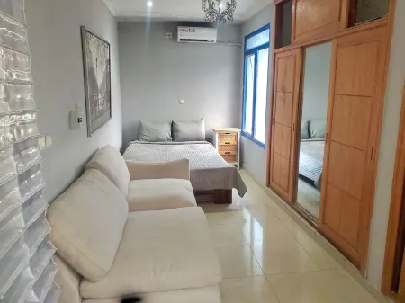 Mike's Flat Hotel Отели в г. Люкенга