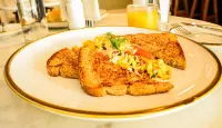 The Watermark Hotel - breakfast