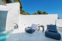 White Cliff Luxury Suites - Pools