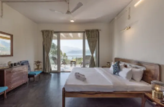 โคสมิคสเตย์ อาฟิตา โมฮาริ-โซล่าร์ เพาเวอร์ ลาคเฮาส์