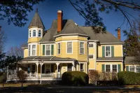 The Oaks Victorian Inn - Parking