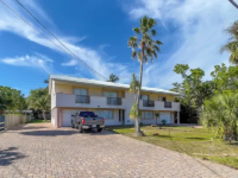 White Orchid Apartments Hotels in Iona
