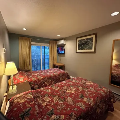 All Days Hostel Hoteles cerca de Danforth