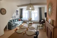 Le Bohemian Chic - 4 Chambres en Hypercentre de Saint-Omer, idéal Pour les Groupes Eperlecques 호텔