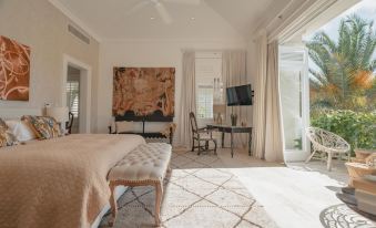 Luxurious Fully-Staffed Villa with Amazing View in Exclusive Golf & Beach Resort