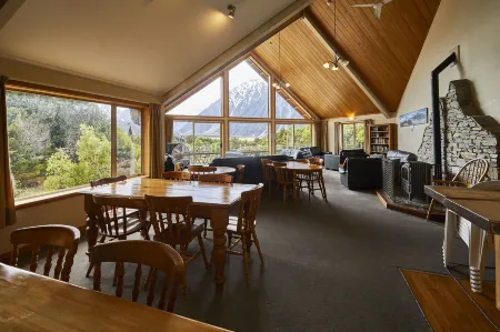 Aoraki Mount Cook Alpine Lodge