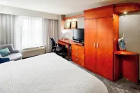 Courtyard Hamilton Hotels in Hamilton