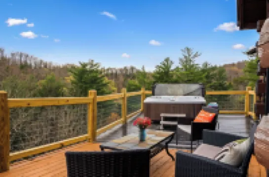 Red River Gorge Cabin with Hot Tub~AMAZING VIEW~Pool Table~Perfect for groups