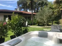 Beautiful Villa in Pereire, 450 m from the Beach, with a Garden - Wifi