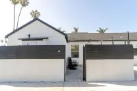 Brand New Remodeled Pierpont Surf Cottage Footsteps to Ocean Ventura