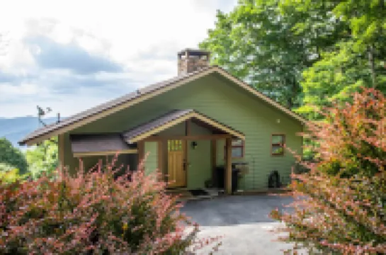 Mountain Views and Game Room - Stunning Family Haven