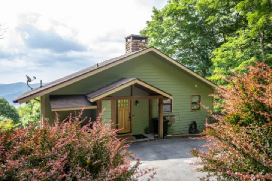 Mountain Views and Game Room - Stunning Family Haven