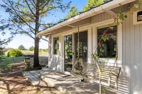 Adorable cottage near the beach w/ wood stove, firepit, & full kitchen Hotel a Copalis Beach