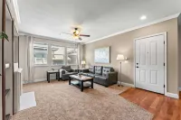 NEW Chic 2BR Stay with Heated Pool, Gym & Mini Golf