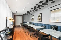 Community Hot Tub and Lounge Fireplace - Charming Studio Retreat