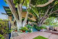 Highest House in Highland Park | Private Hot Tub, Office & Chefs Kitchen Hotels near Grand Canyon