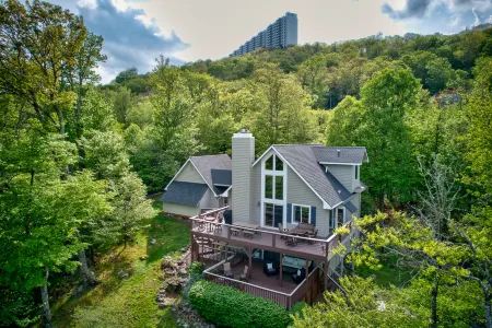 Gorgeous Views and Inviting Sauna - Stunning Mountain Escape Отели в г. Шугар Маунтин