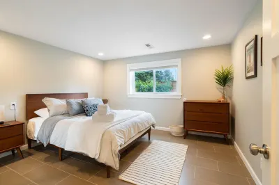 Fireplace, Spacious Yard, Stylish Decor - Cozy Family Haven Các khách sạn gần Richmond Beach Community Park