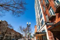 Stunning Loft with City View and Modern Amenities - Chic Escape Hotels in Knox County