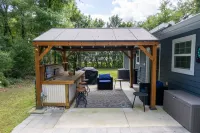 Private Pool, Fire Pit and Outdoor Bar - Charming Getaway Hotels in Marion County