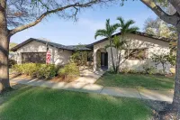 Pool Spa Eden • 12 Min to Beach • Private Fenced Yard • Relaxing Getaway
