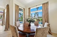 Luxurious Golf Pool Oasis-Firepit, Hot tub, WiFi, Fireplace