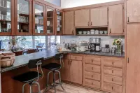 Golf Course Views and Hot Tub - Serene Mid Century Modern Haven