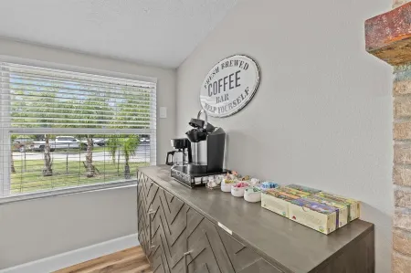 5 Bedrooms - Spacious - 7 Kayaks - Firepit - 2 mins to Rogers Park - KING beds