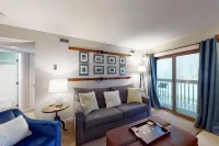 Ski-in/out condo with patio, full kitchen & high-speed WiFi Hotels in Ludlow