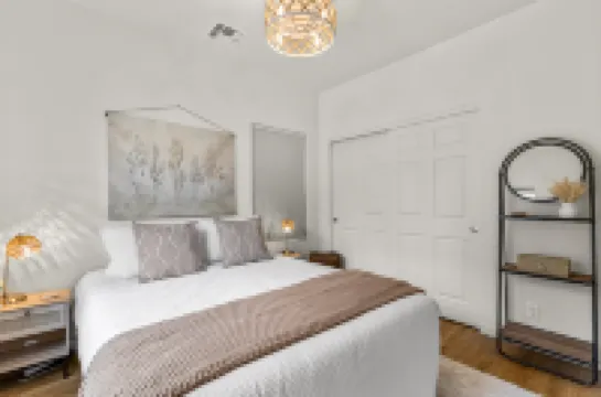 Serene Escape with Stunning Forest Views - Charming Modern Retreat