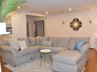 NEW Charming Walk to beach 2-bedroom Coastal Home Hotels in Hull