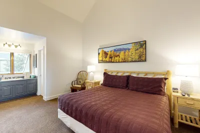 Ski-in/out, riverfront condo at Lift 7 with hot tubs - walk to shuttle & town