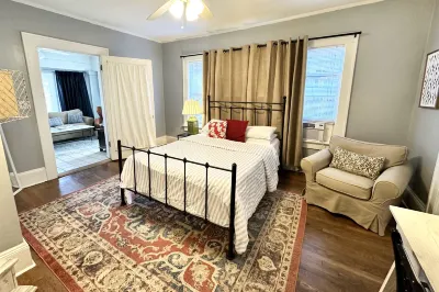 Cozy Duplex Near Piedmont Park and Dining - Charming Urban Retreat Các khách sạn gần Emory Point