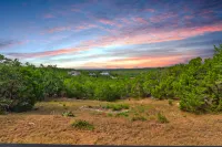 Charming Hideaway with Amazing Views and Cozy Decor - Inviting Retreat