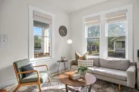 Private Hot Tub and Walking Distance to Shops - Charming Art-Inspired Studio