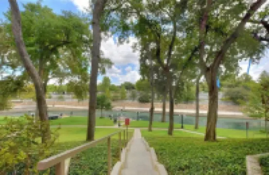 Stunning River Views and Cozy Comfort - Idyllic Vacation Haven