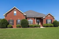 Tranquil 4-bedroom spacious home in charming Huntsville