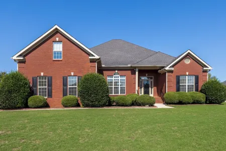 Tranquil 4-bedroom spacious home in charming Huntsville