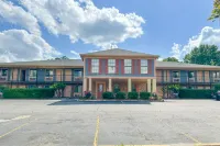 Louisville Inn By Oyo Louisville Municipal Airport