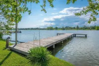 Welcome to Sunset Escape at the Lake! Private Dock, All Seasons Deck and More! - 4-stjärniga