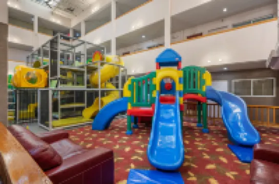 Ski-in/Ski-Out Access and Breathtaking Views - Luxurious Alpine Escape