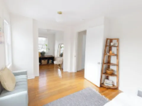 Charming & Cozy 2-Bedroom Retreat Near Lake Minnetonka – Perfect family place Hotels in Minnetonka