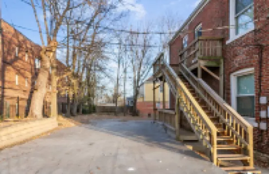 Stylish Getaway with Two Kitchens and Cozy Atmosphere - Charming Retreat