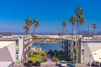 Panoramic Water Views and Rooftop Fire Pit - Luxurious Beach Haven
