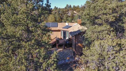 Scenic Escape in a Modern Cabin - Charming Romantic Retreat