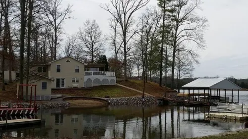 Lake of Egypt waterfront home Hotels in Creal Springs