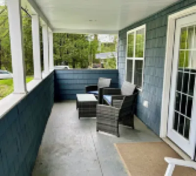 Remodeled Newfound Lake - home w/ water views sleeps 10- close to ski mountains!